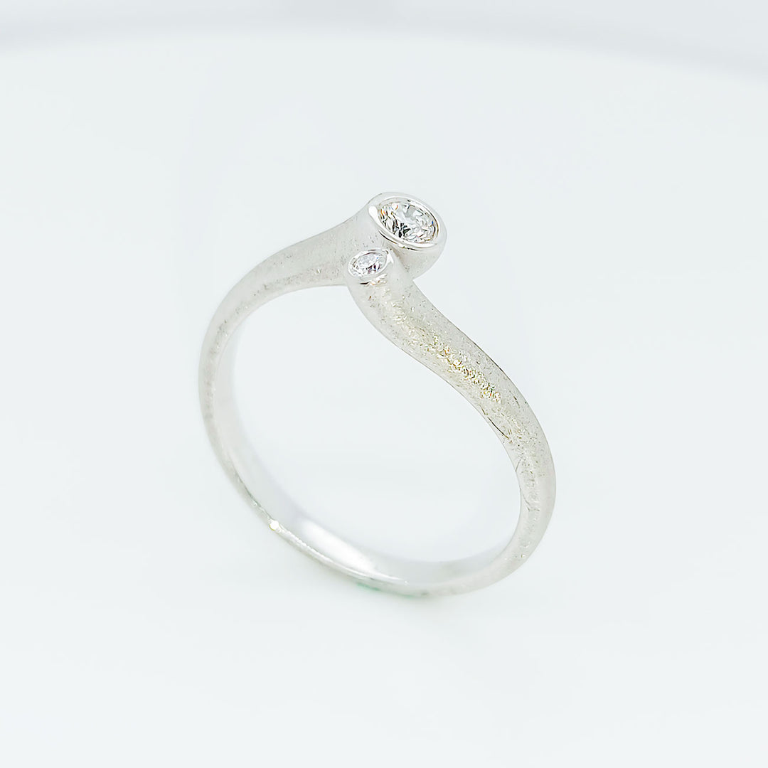 Verlobungsring Platin 950 eismatt mit 0,10 ct Brillanten