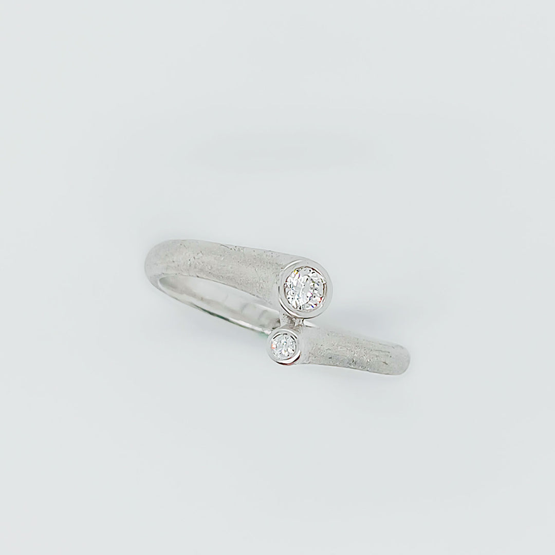 Verlobungsring Platin 950 eismatt mit 0,10 ct Brillanten