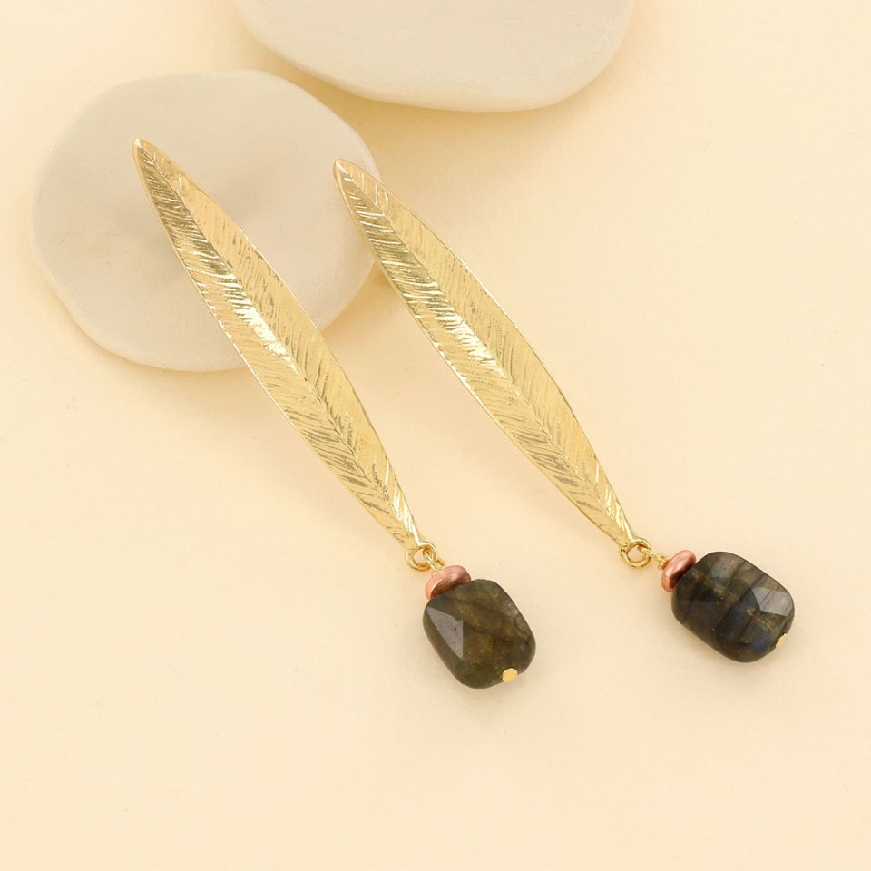 Taratata Ohrstecker Olive – Elegante Ohrringe mit Labradorit & Hämatit