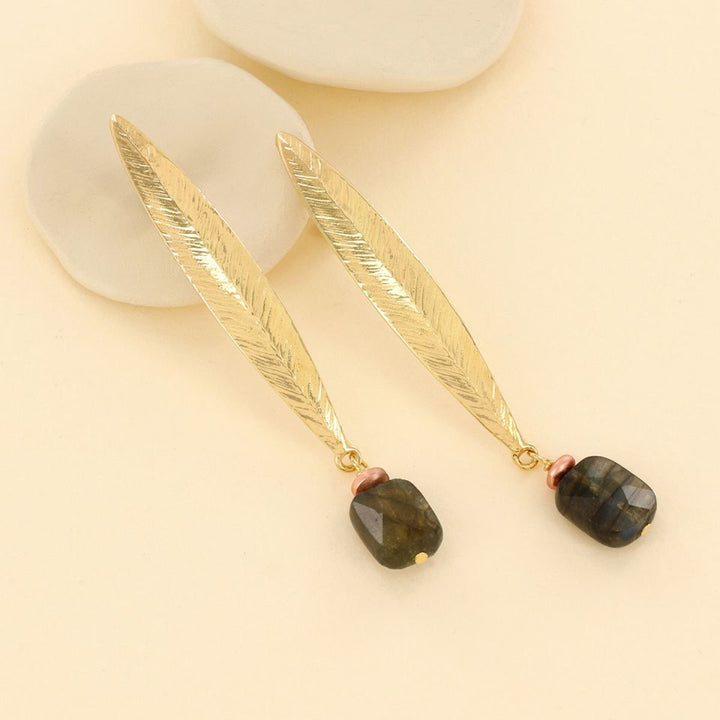Taratata Ohrstecker Olive – Elegante Ohrringe mit Labradorit & Hämatit